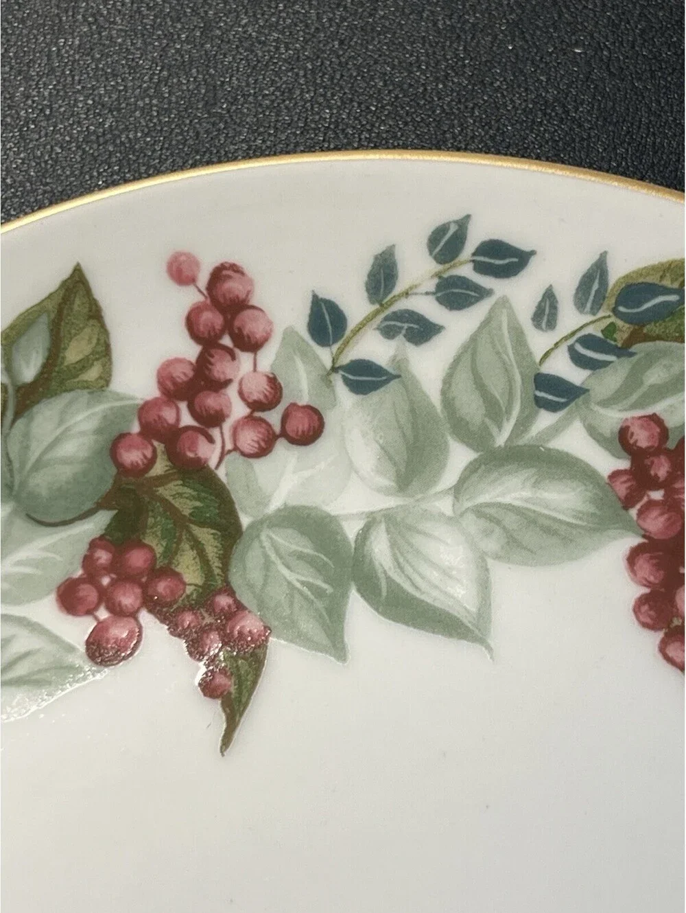 Restoration Hardware 2003 Festive Berry Replacement Salad Plate, 8.5” FREE SHIP
